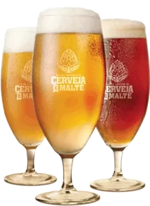 três copos de cervejas artesanais